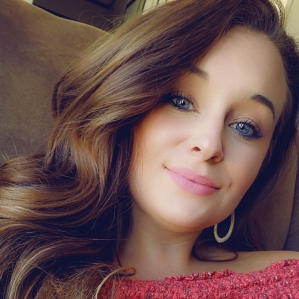 Meet your Posher, Alyssa